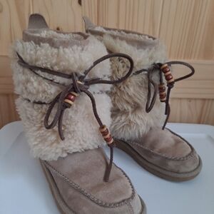 UGG Shearling Boots Womens 6 Khaki Classic Short Rainier Fur Sheepskin Cuff 5189